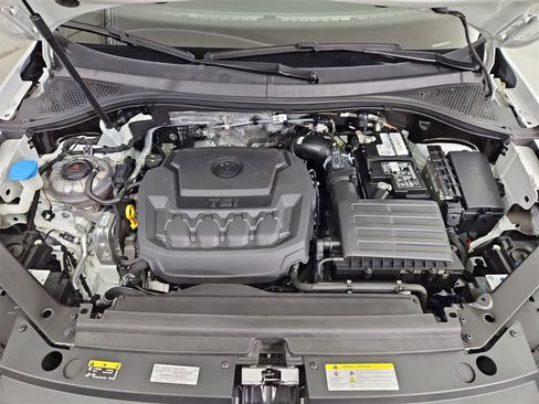 Certified 2022 Volkswagen Tiguan SE image 14