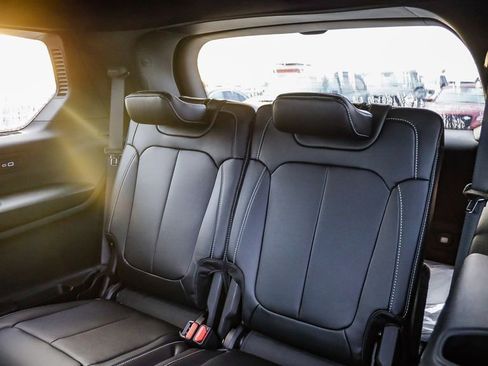 New 2025 Jeep Grand Cherokee L Limited image 21