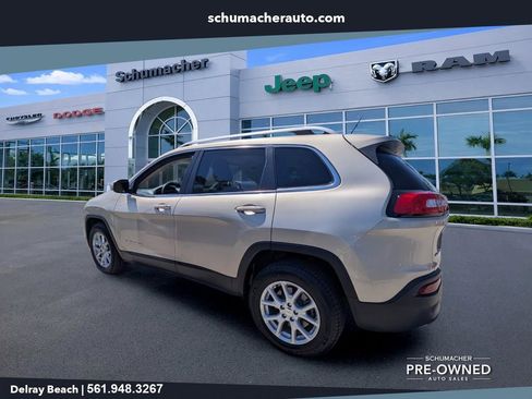 Used 2015 Jeep Cherokee Latitude AWD/4WD image 5