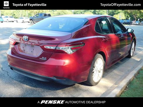 Used 2018 Toyota Camry XLE FWD image 4