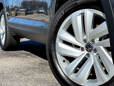 Used 2022 Volkswagen Atlas Cross Sport SE image 2