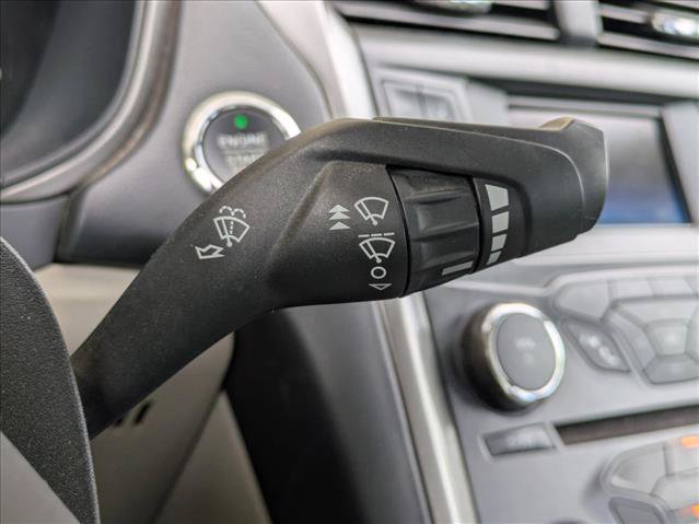 Used 2017 Ford Fusion SE FWD image 8