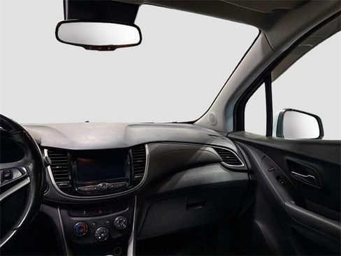 Used 2018 Chevrolet Trax LT w/ LT Convenience Package image 21
