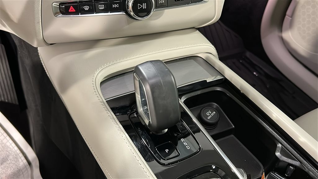 Certified 2023 Volvo XC90 B5 Core w/ Protection Package Premier AWD/4WD image 16