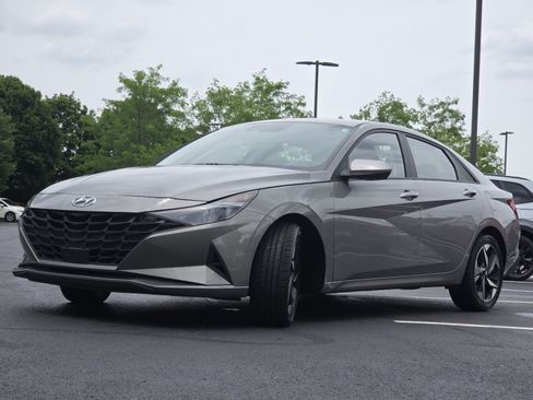 Used 2023 Hyundai Elantra SEL w/ Convenience Package FWD image 13