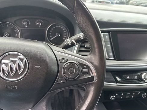 Used 2019 Buick Enclave Essence image 18