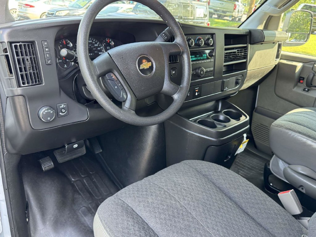 Used 2025 Chevrolet Express 2500 w/ Driver Convenience Package RWD image 3