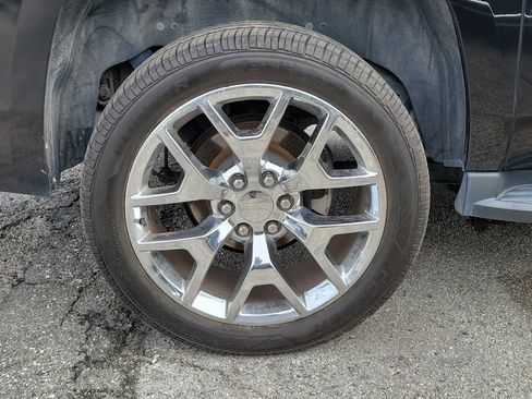 Used 2019 Chevrolet Suburban LT AWD/4WD image 8