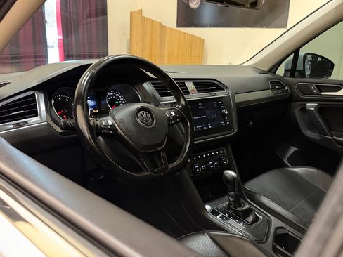 Used 2018 Volkswagen Tiguan SE FWD image 17