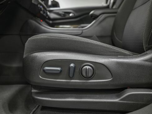 Used 2023 GMC Acadia SLE w/ Driver Convenience Package image 14