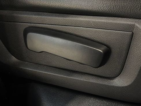 Used 2016 RAM 1500 Classic SLT AWD/4WD image 10