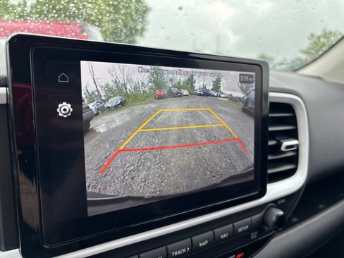 Certified 2023 Hyundai Venue Limited FWD image 25