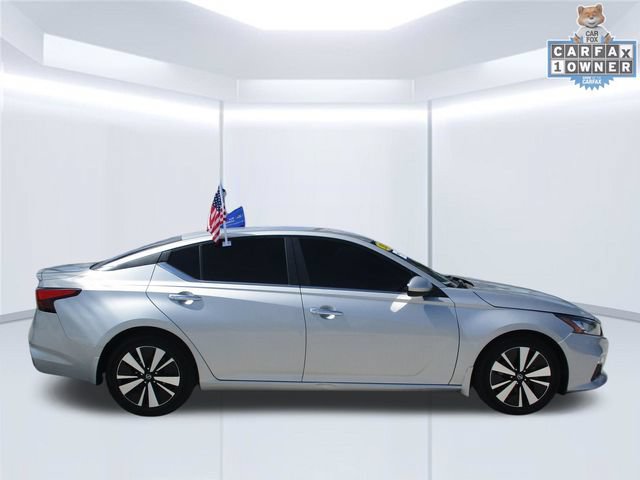 Used 2022 Nissan Altima 2.5 SV FWD image 12