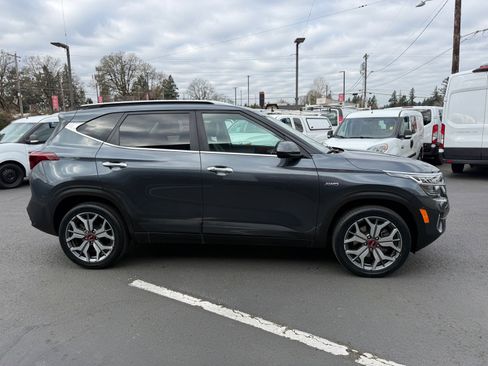 Used 2021 Kia Seltos SX w/ SX Sunroof Package image 10