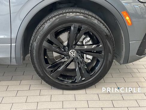 Used 2023 Volkswagen Tiguan SE R-Line FWD image 4