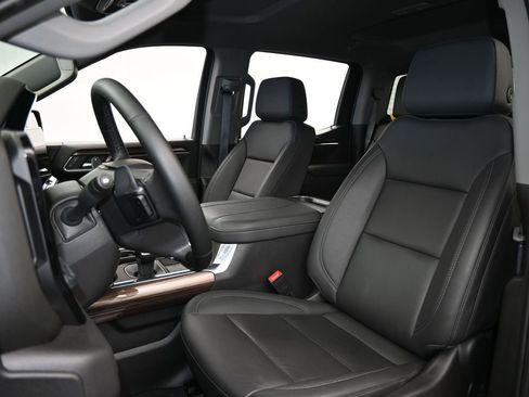 Used 2025 Chevrolet Silverado 1500 LT Trail Boss w/ Convenience Package II image 10