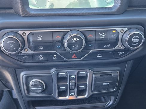 Used 2022 Jeep Gladiator Overland w/ Popular Equipment Package AWD/4WD image 31