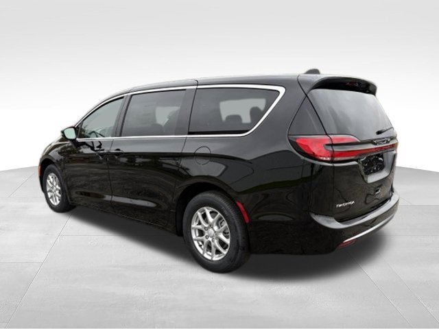 New 2027 Chrysler Pacifica Select FWD image 2