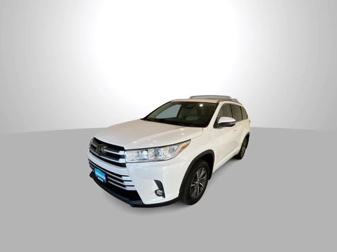 Used 2018 Toyota Highlander XLE AWD/4WD image 4