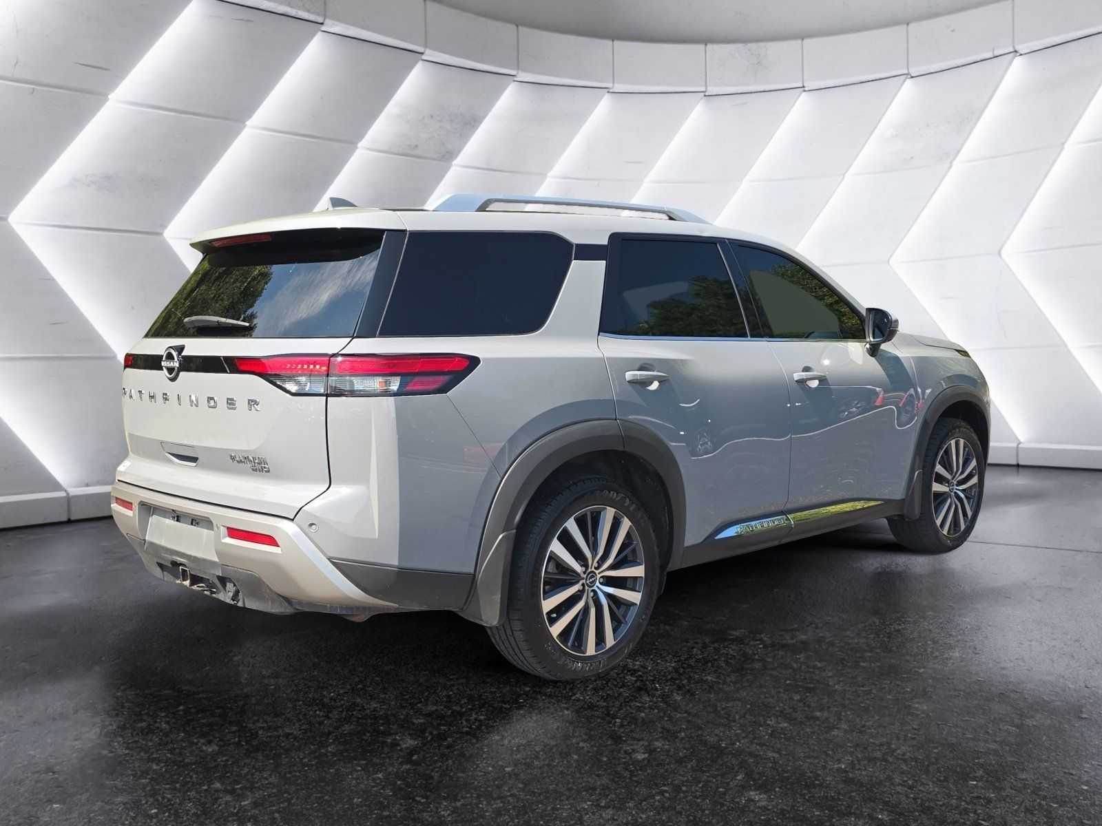 Used 2022 Nissan Pathfinder Platinum AWD/4WD image 5