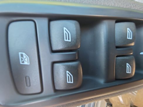 Used 2016 Land Rover LR4 HSE AWD/4WD image 27