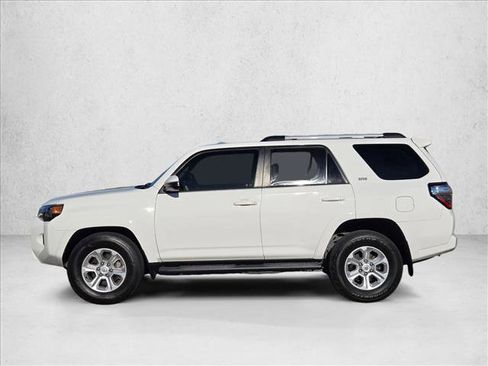 Used 2022 Toyota 4Runner SR5 image 9