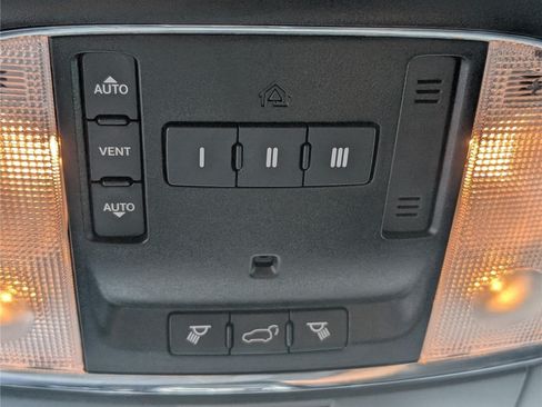 Used 2020 Jeep Grand Cherokee Altitude AWD/4WD image 31