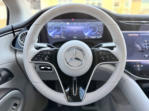 Used 2022 Mercedes-Benz EQS 580 580 w/ Exclusive Trim Package image 24