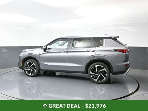 Used 2024 Mitsubishi Outlander SE image 11