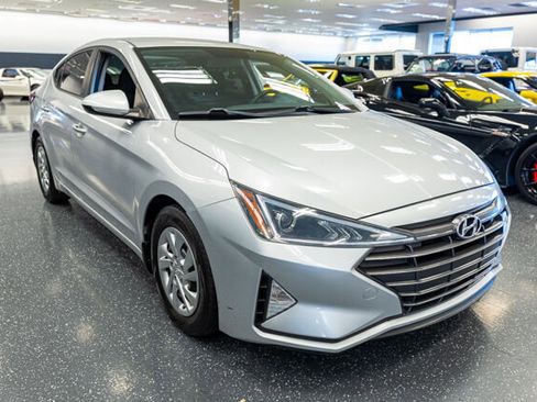 Used 2019 Hyundai Elantra SE w/ Winter Weather Package image 4