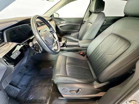 Used 2022 Audi e-tron Premium w/ Convenience Plus Package image 19