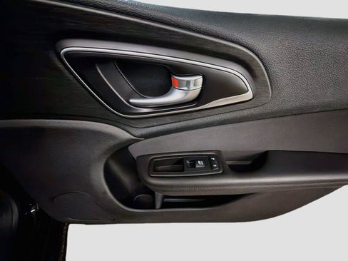 Used 2016 Chrysler 200 Limited w/ Anniversary Edition FWD image 29