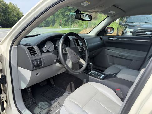 Used 2007 Chrysler 300 Touring L RWD image 10