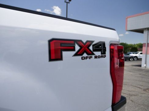 Used 2022 Ford F250 XL w/ STX Appearance Package AWD/4WD image 15