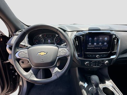 Used 2023 Chevrolet Traverse LT FWD image 11