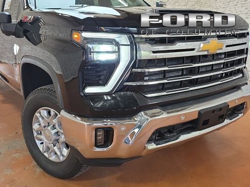 Used 2024 Chevrolet Silverado 3500 LTZ w/ LTZ Convenience Package image 10