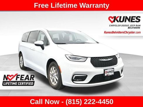 Used 2023 Chrysler Pacifica Touring-L FWD image 1