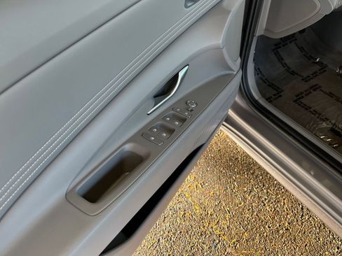 Used 2025 Hyundai Elantra SEL image 20