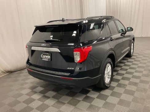 Used 2023 Ford Explorer XLT AWD/4WD image 2