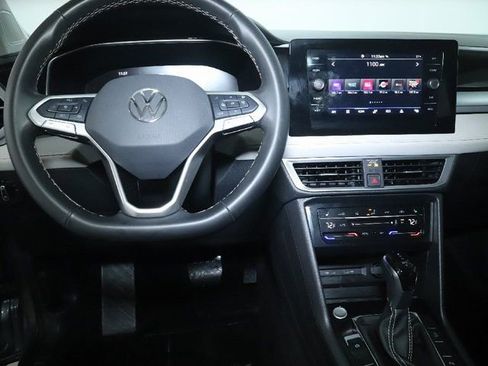 Used 2025 Volkswagen Taos SE image 30