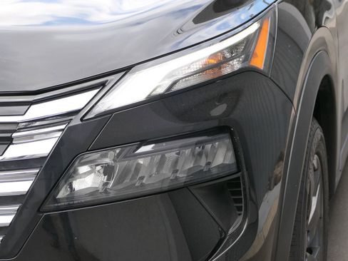 Used 2024 Nissan Rogue SV FWD image 7