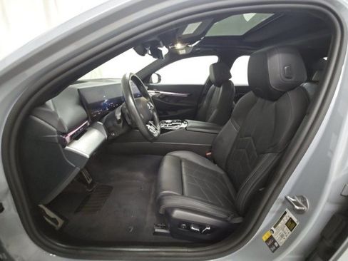 Used 2024 BMW i5 eDrive40i w/ M Sport Package RWD image 3