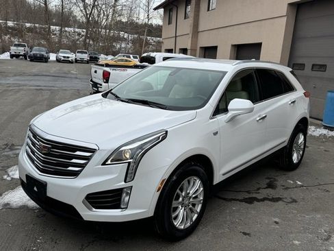 Used 2018 Cadillac XT5 Base image 1