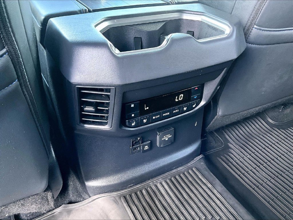 Used 2025 Toyota Sequoia Platinum AWD/4WD image 29