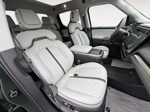 Used 2024 Rivian R1T Adventure image 19