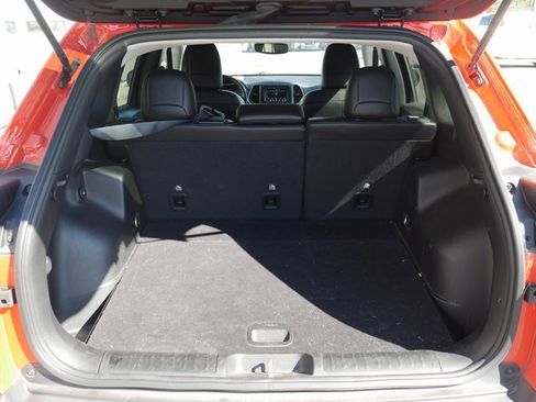 Used 2021 Jeep Cherokee Latitude Plus image 9