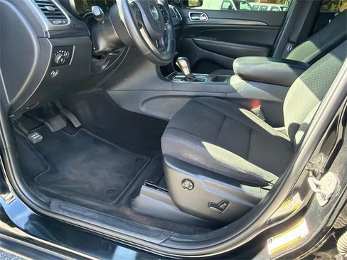 Used 2019 Jeep Grand Cherokee Laredo image 9