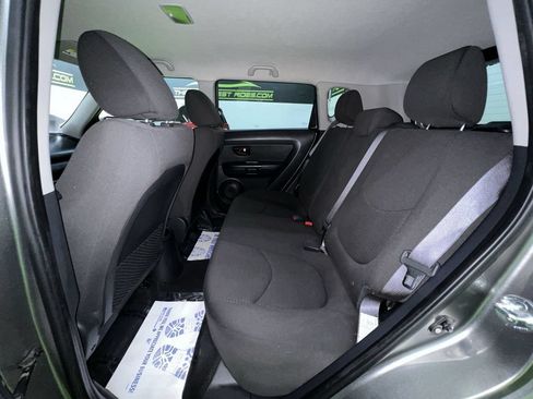 Used 2013 Kia Soul FWD image 25