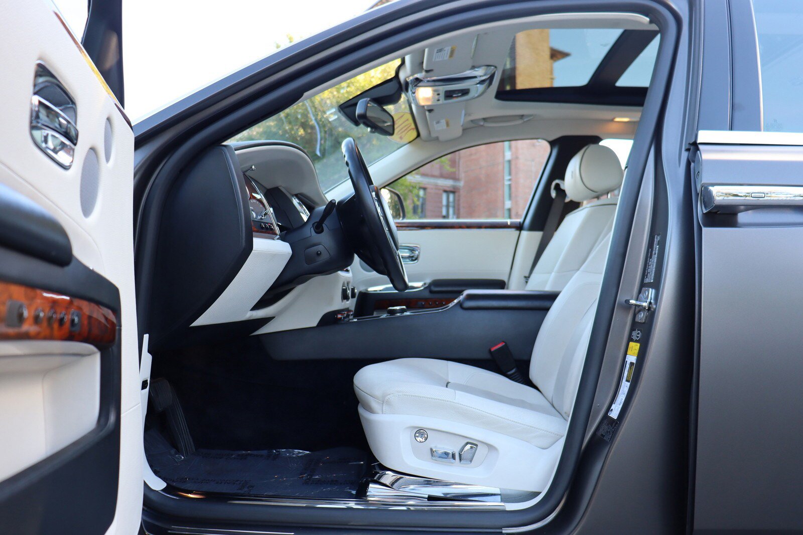 Used 2014 Rolls-Royce Ghost RWD image 12