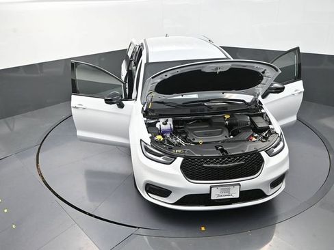 New 2026 Chrysler Pacifica Select image 27